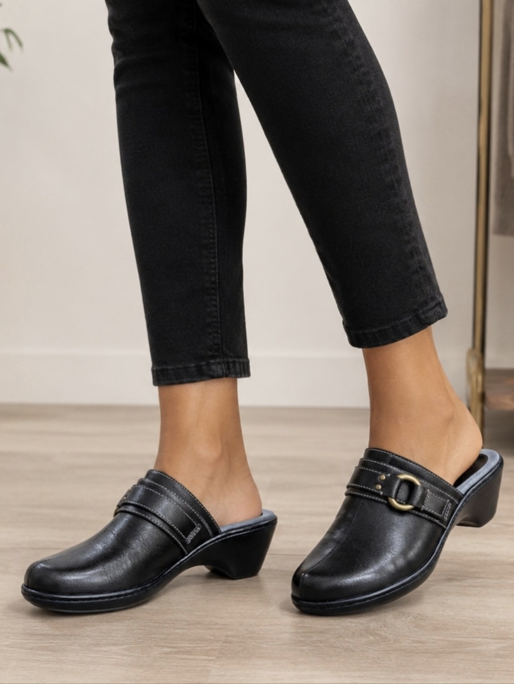 Clarks Y2K Classic Revival Leather Brass Ring Buckle Comfort Mule Clog 8.5M